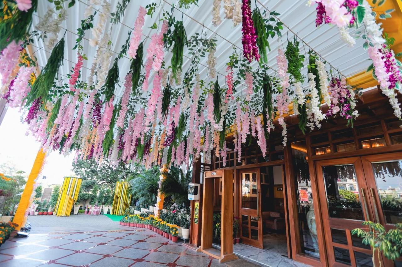 Hotel Saffron Leaf Dehradun Extérieur photo