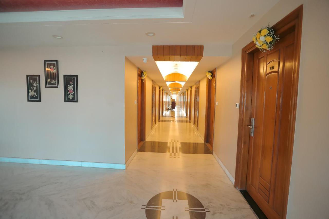 Hotel Saffron Leaf Dehradun Extérieur photo