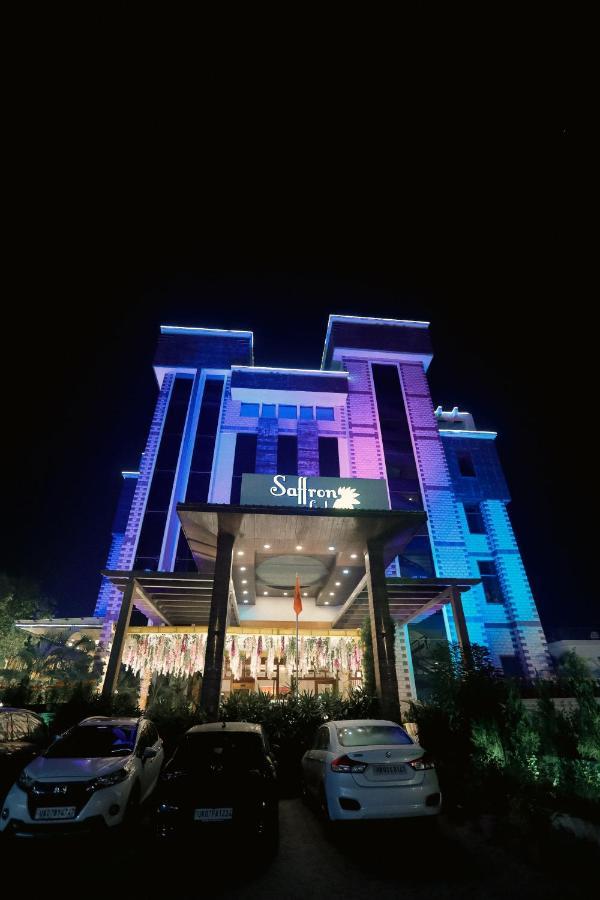 Hotel Saffron Leaf Dehradun Extérieur photo