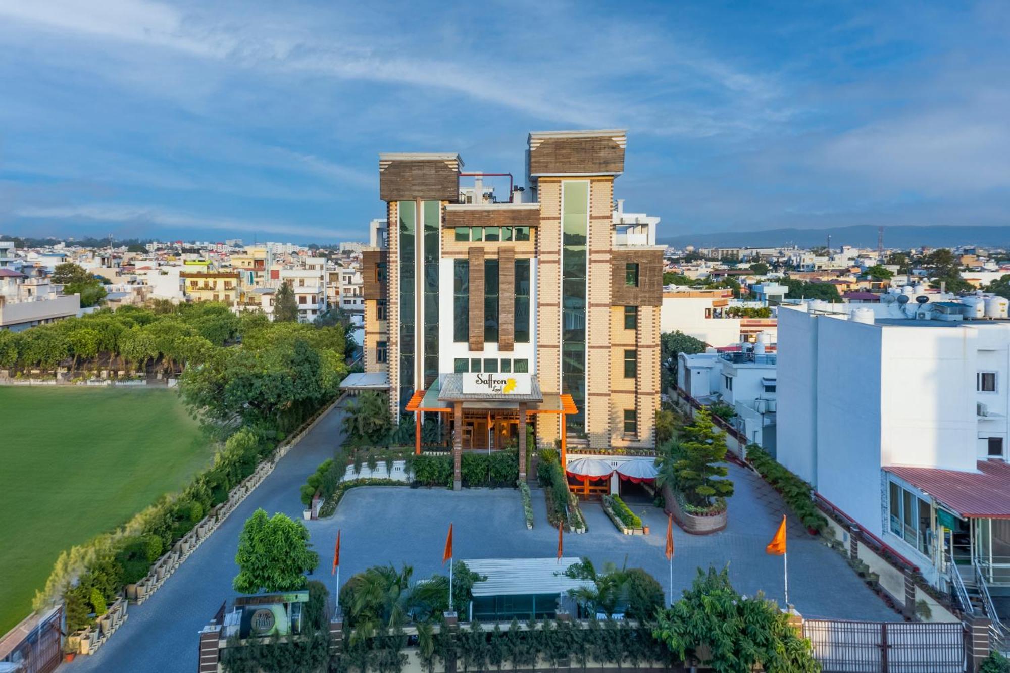 Hotel Saffron Leaf Dehradun Extérieur photo