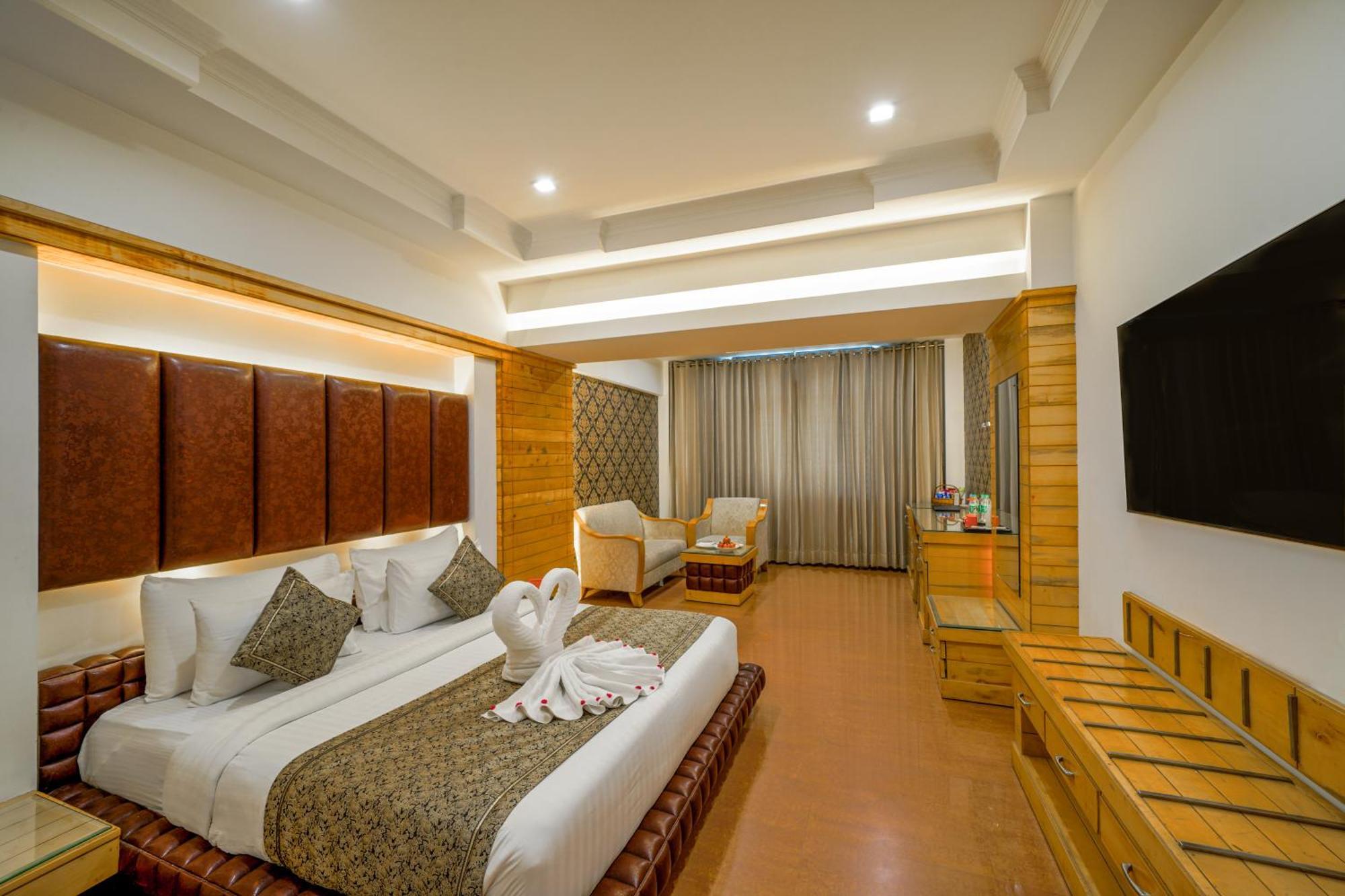 Hotel Saffron Leaf Dehradun Extérieur photo