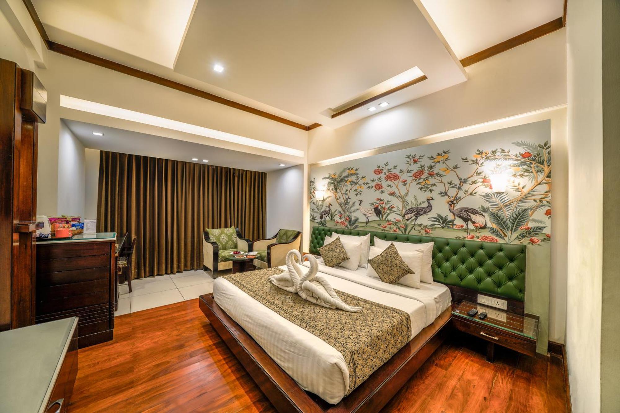 Hotel Saffron Leaf Dehradun Extérieur photo