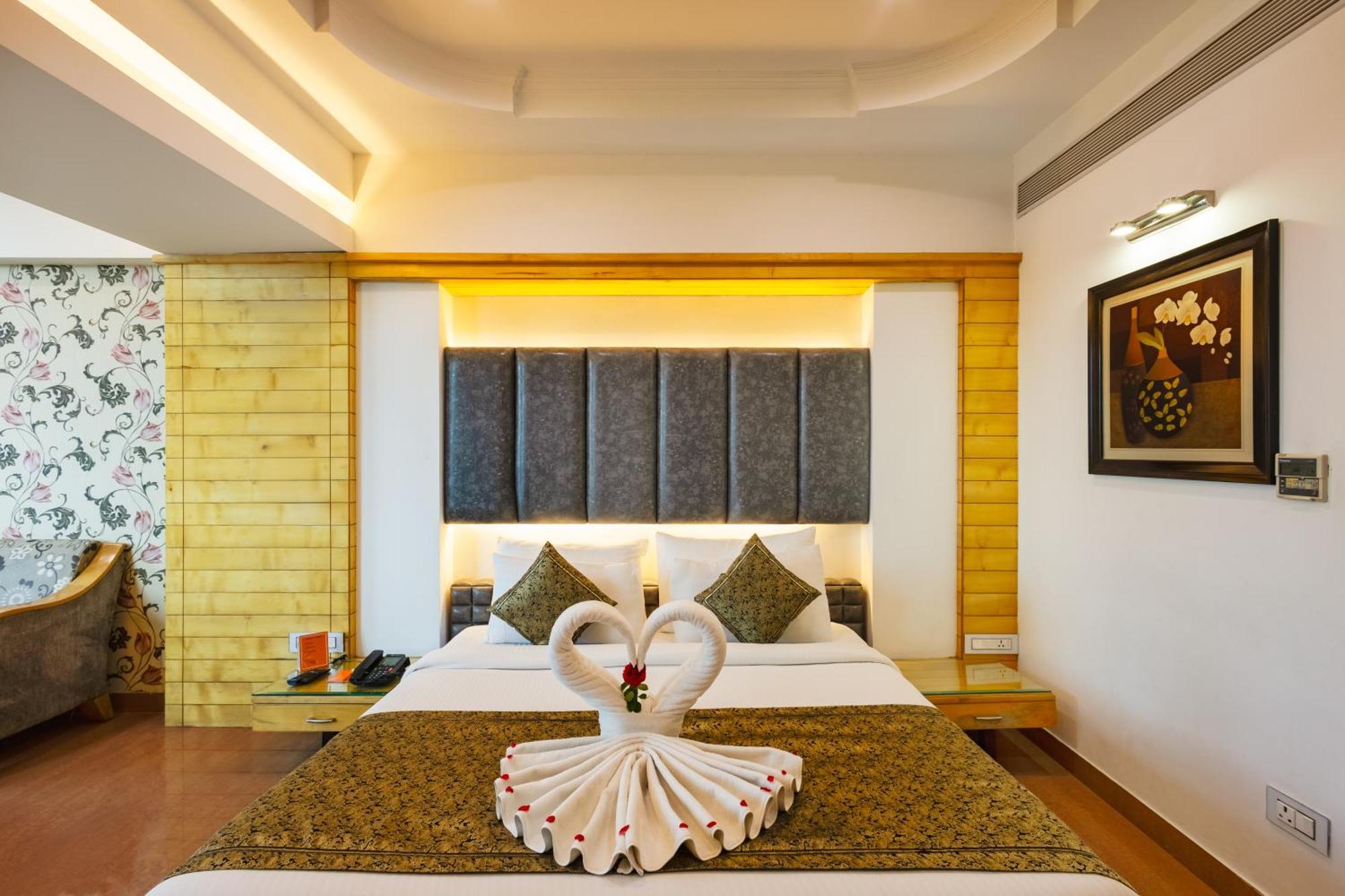 Hotel Saffron Leaf Dehradun Extérieur photo