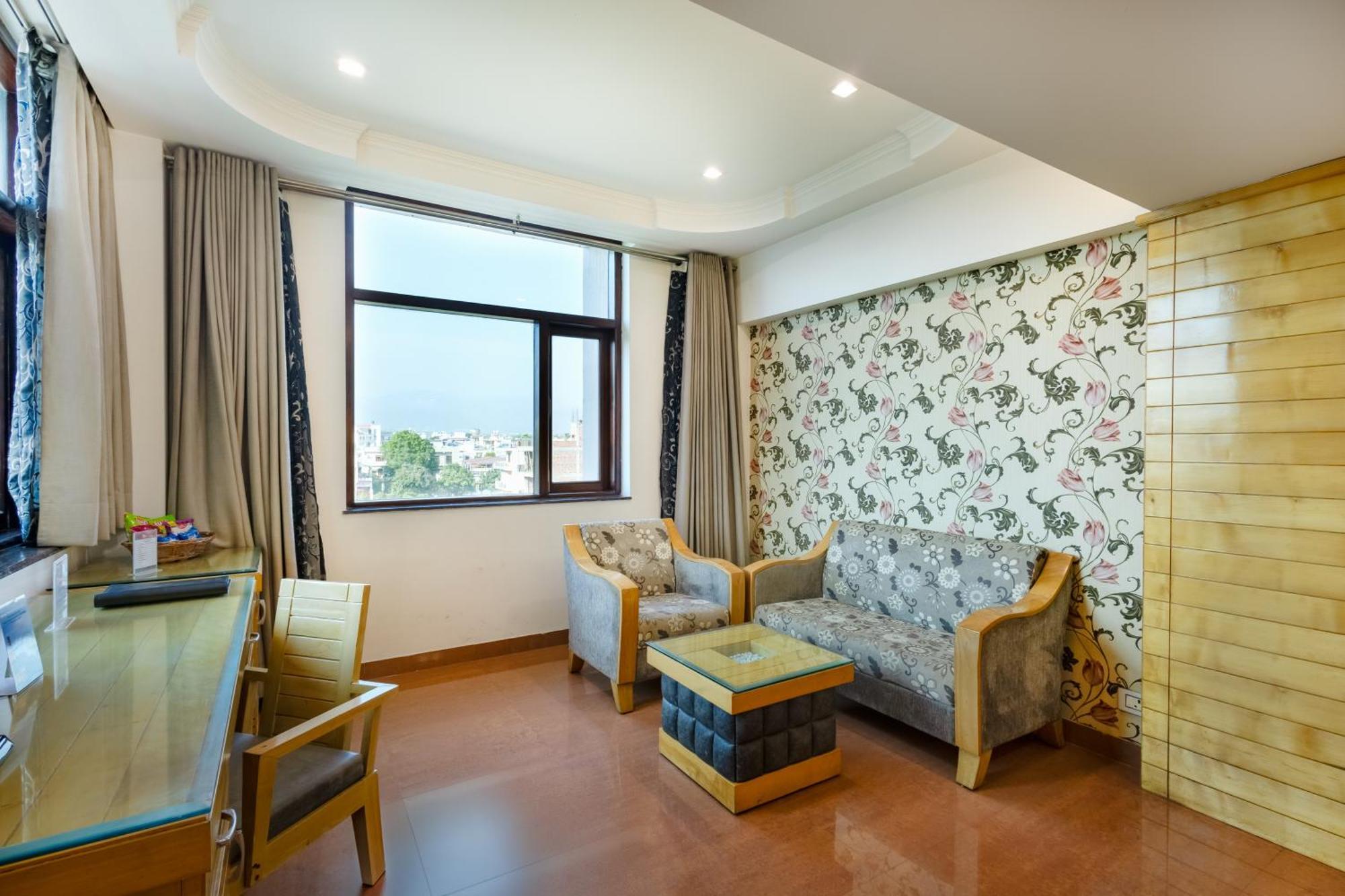 Hotel Saffron Leaf Dehradun Extérieur photo