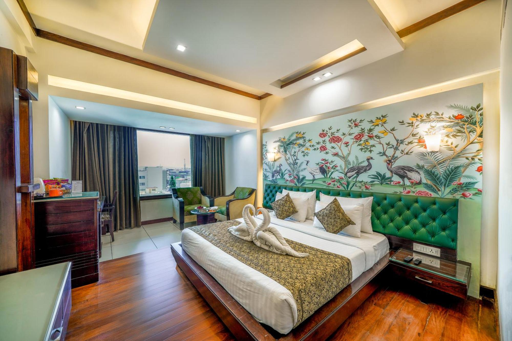 Hotel Saffron Leaf Dehradun Extérieur photo