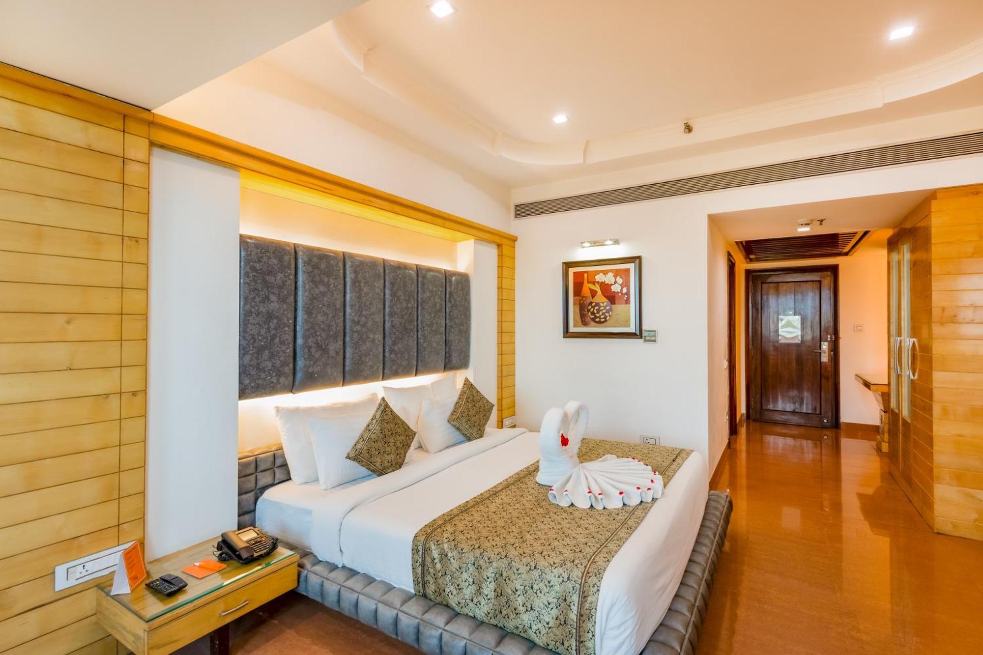 Hotel Saffron Leaf Dehradun Extérieur photo