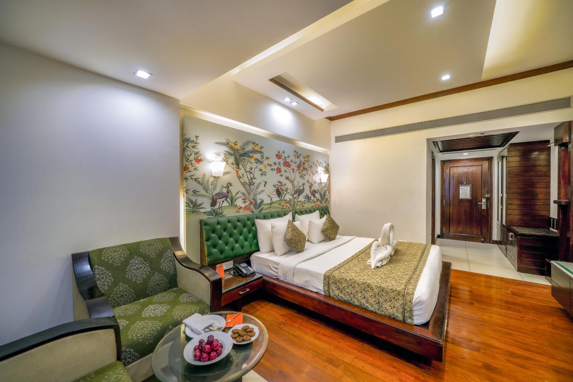 Hotel Saffron Leaf Dehradun Extérieur photo