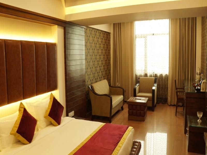 Hotel Saffron Leaf Dehradun Extérieur photo