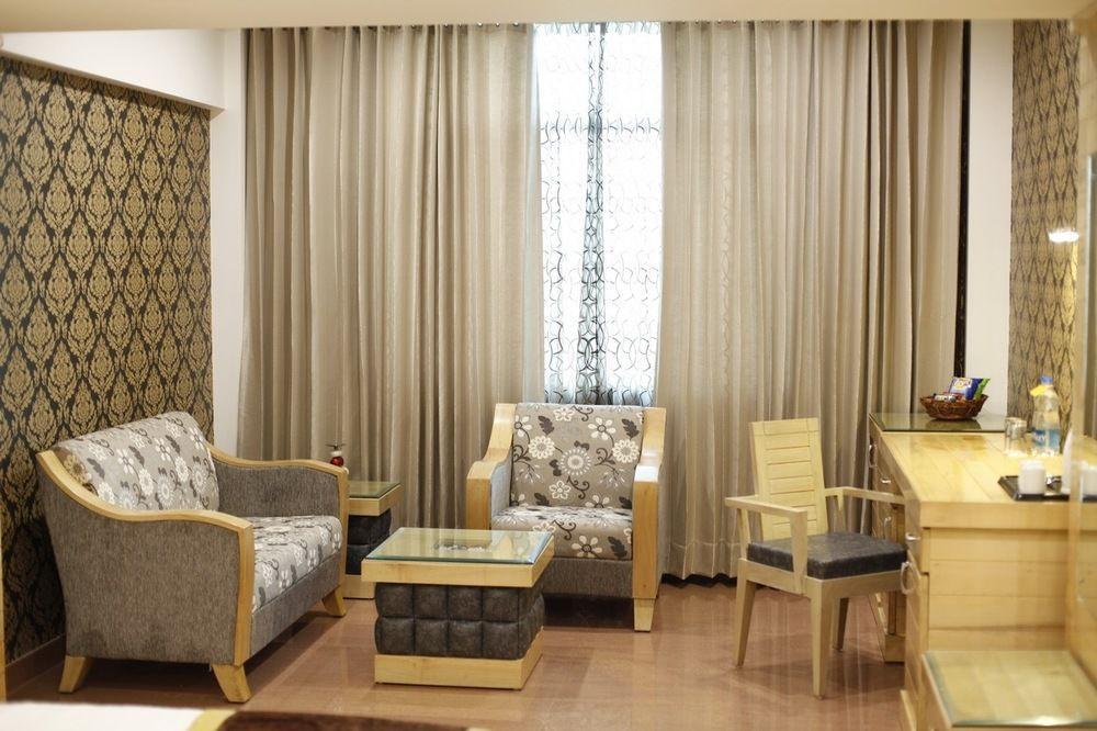 Hotel Saffron Leaf Dehradun Extérieur photo