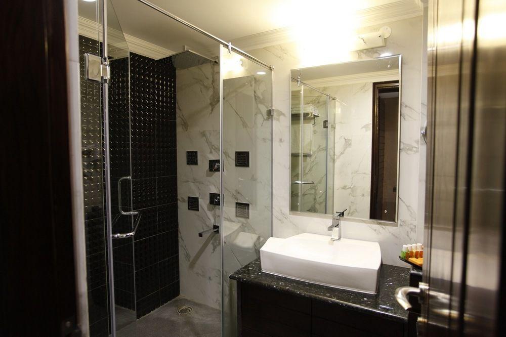 Hotel Saffron Leaf Dehradun Extérieur photo