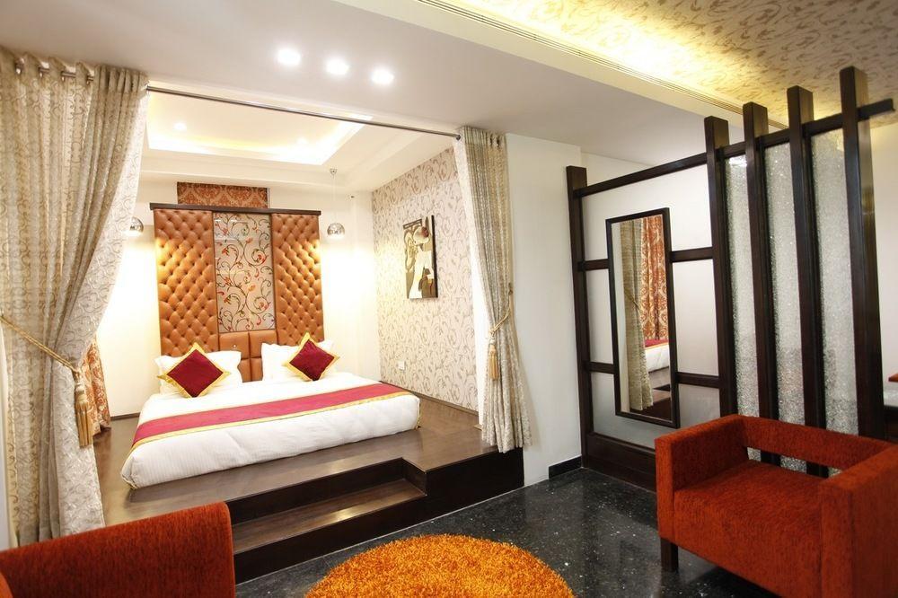 Hotel Saffron Leaf Dehradun Extérieur photo