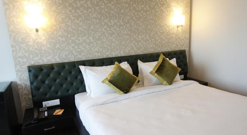 Hotel Saffron Leaf Dehradun Extérieur photo